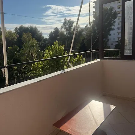 아파트 Holidays Apartment Durrës